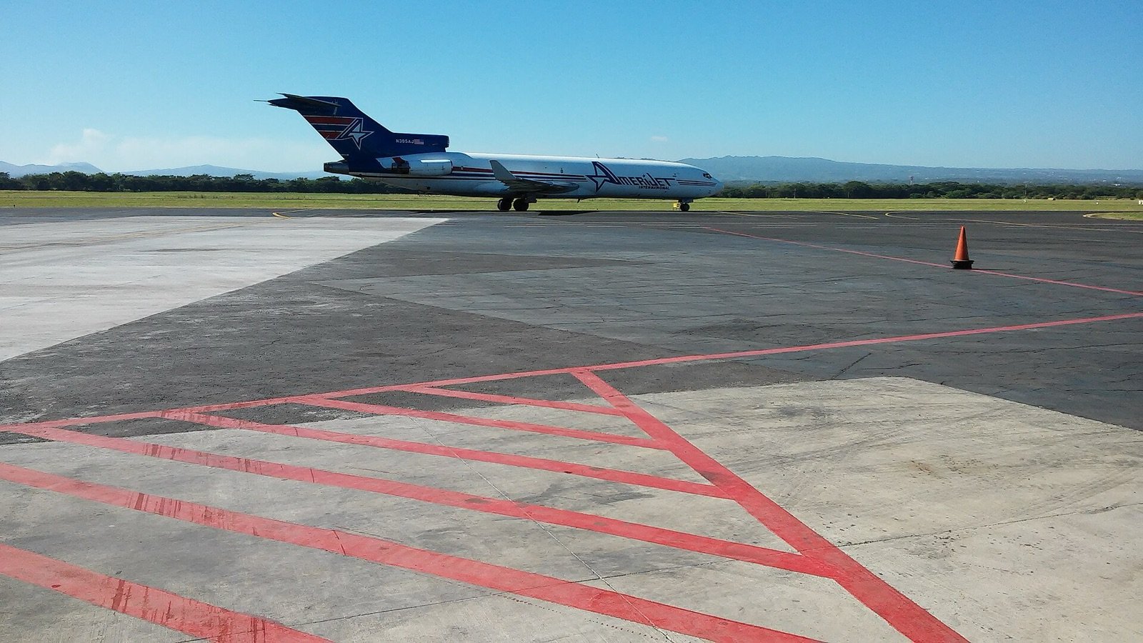 Amerijet Boeing 727 freighter taxiing at Augusto C. Sandino International Airport, Managua