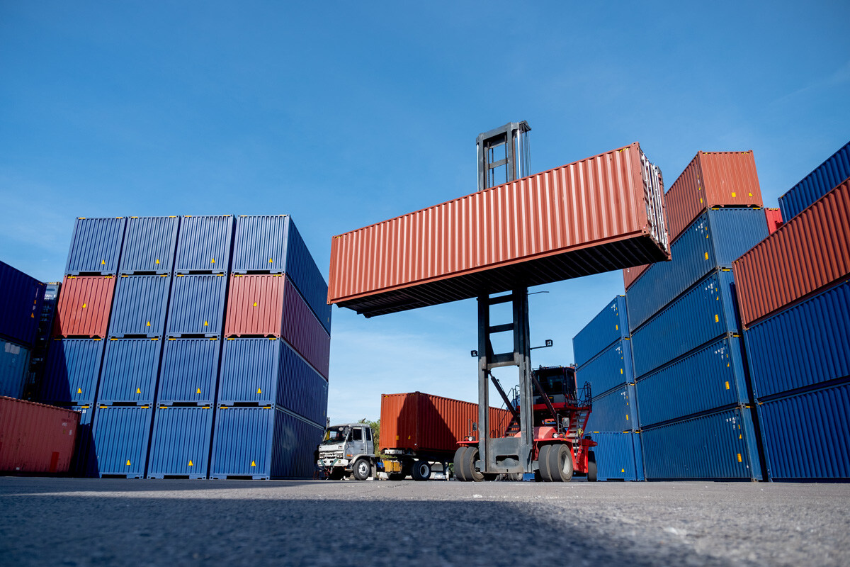 wide-shot-of-crane-truck-level-up-cargo-container-2023-11-27-05-32-51-utc